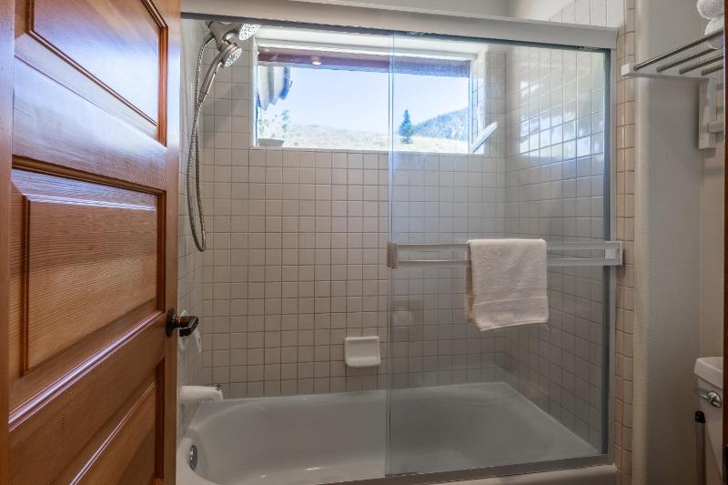 Snowcreek #793 Phase V - 3 Bedroom 3 Bath Sleeps 8 with Private 1 Car Garage - image 25