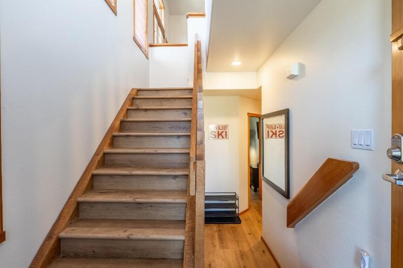 Snowcreek #793 Phase V - 3 Bedroom 3 Bath Sleeps 8 with Private 1 Car Garage - image 18