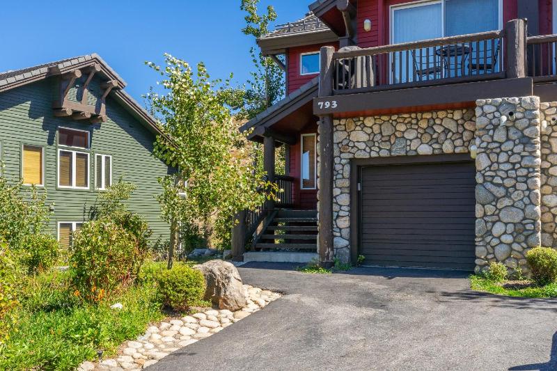 Snowcreek #793 Phase V - 3 Bedroom 3 Bath Sleeps 8 with Private 1 Car Garage - image 11