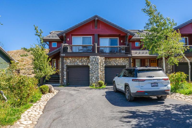 Snowcreek #793 Phase V - 3 Bedroom 3 Bath Sleeps 8 with Private 1 Car Garage - image 14