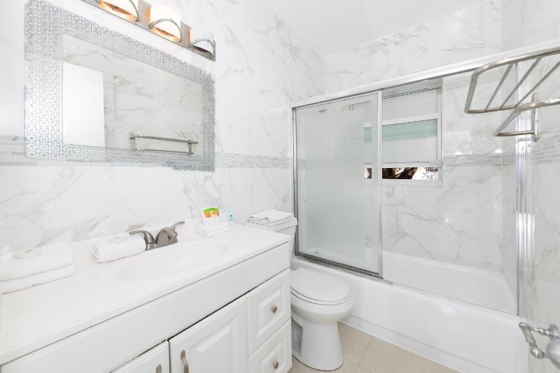 Art Deco Washingthon Apartment - image 38