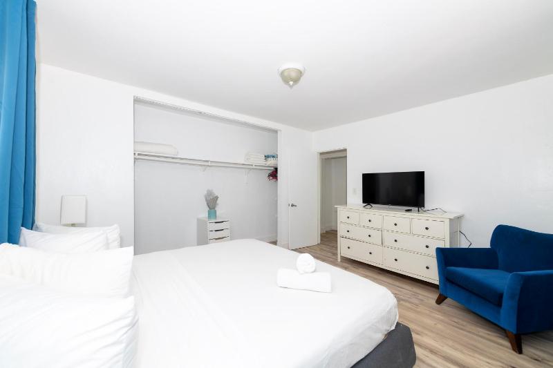 Art Deco Washingthon Apartment - image 18