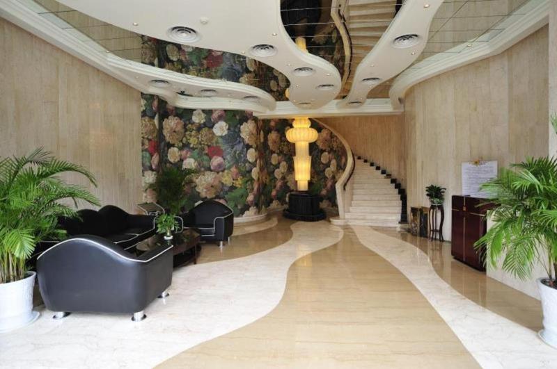 Roying Hotel - image 6