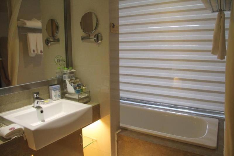 Roying Hotel - image 31