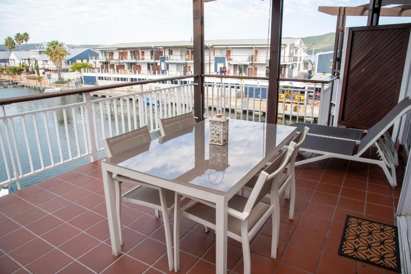 Waterfront - Knysna Quays Accommodation- Family Apartments - image 5
