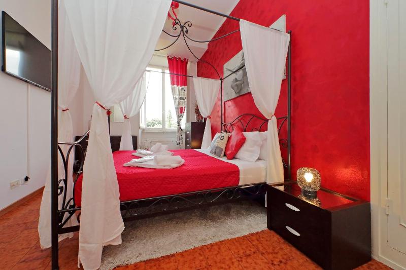 Deluxe Apartment image 2