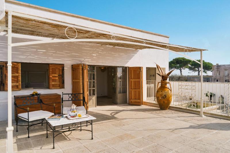 King Suite with Pool View image 4