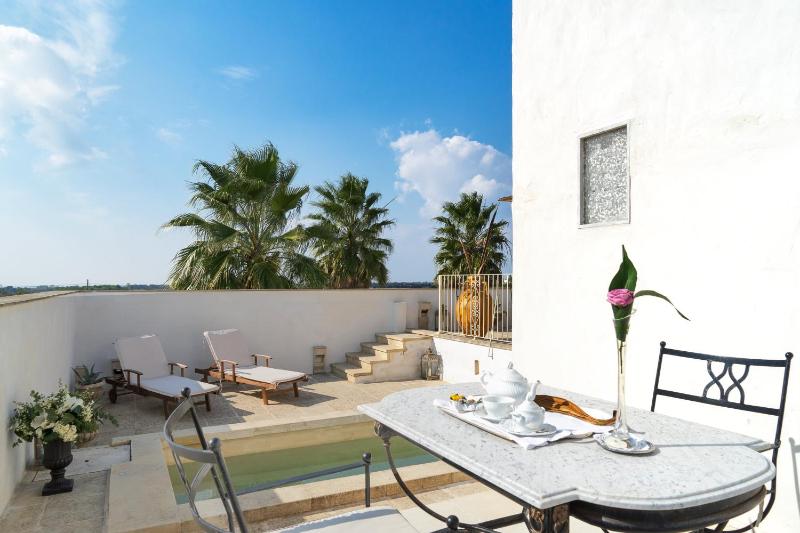 King Suite with Pool View image 2