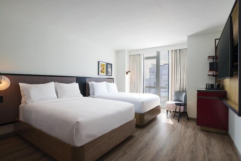 Standard Double Room with Two Double Beds image 1