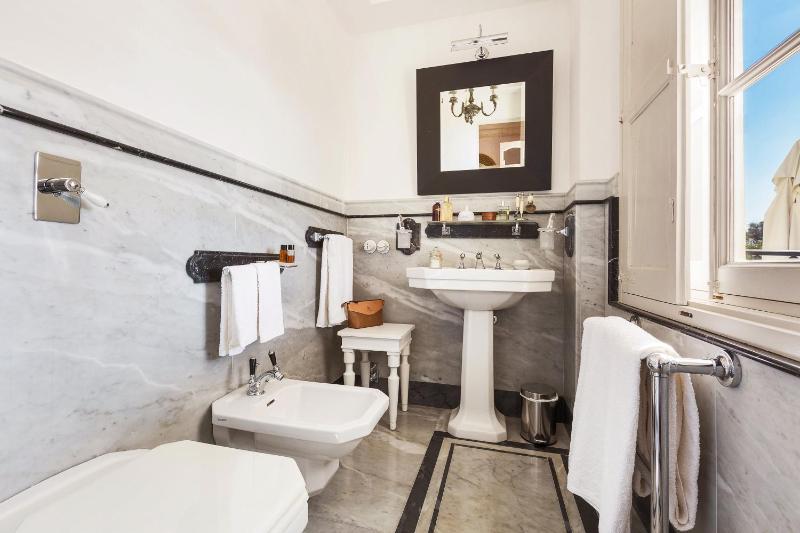 Deluxe Junior Suite image 3