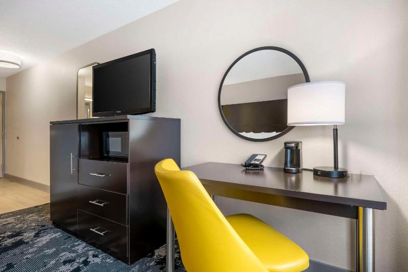 King Room - Non-Smoking image 4