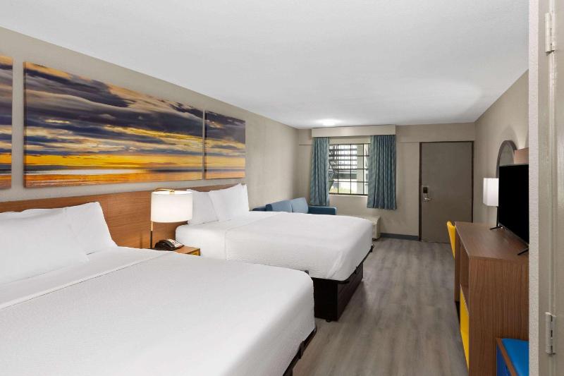 Studio Suite with Two Queen Beds - Non-Smoking image 4