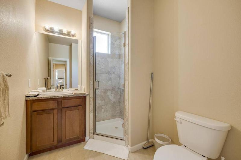 Downtown Cozy retreat - image 24