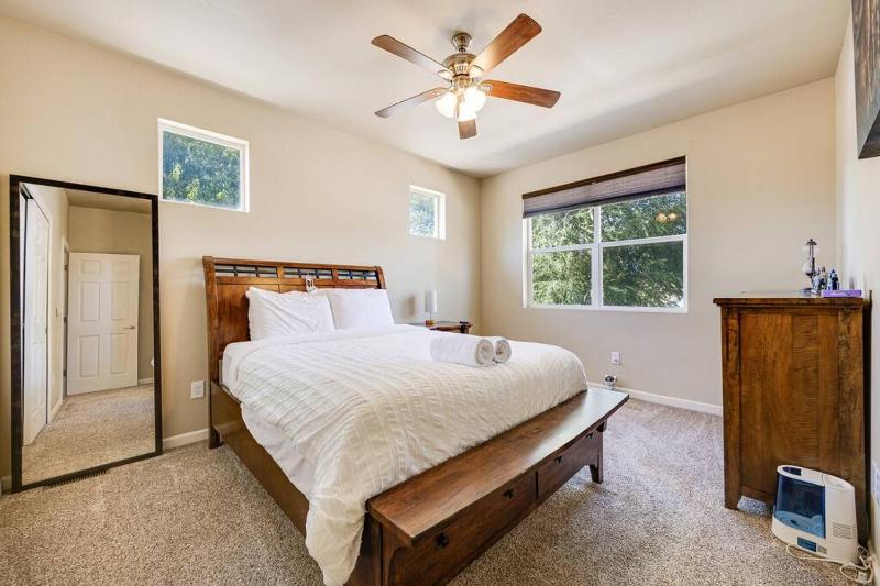 Downtown Cozy retreat - image 6