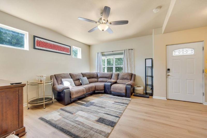 Downtown Cozy retreat - image 25