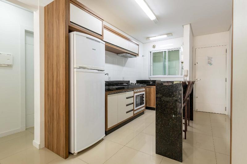 Apartamento Confortável 250m da Praia de Bombinhas - image 5
