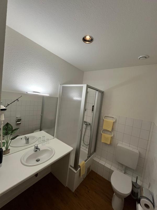 Twin Room image 1