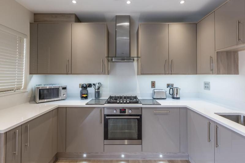 Luxury Two-Bedroom Apartment with Two Bathrooms image 2