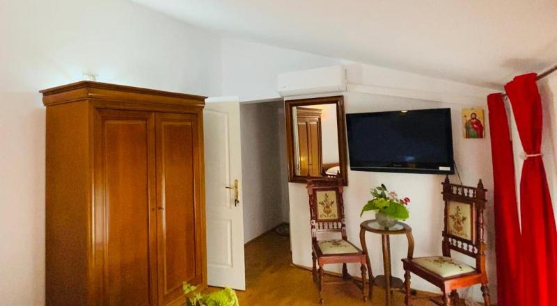 Standard Double Room image 3