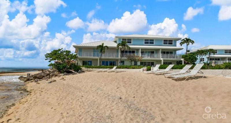 7Mile Beachfront Apartment - image 16