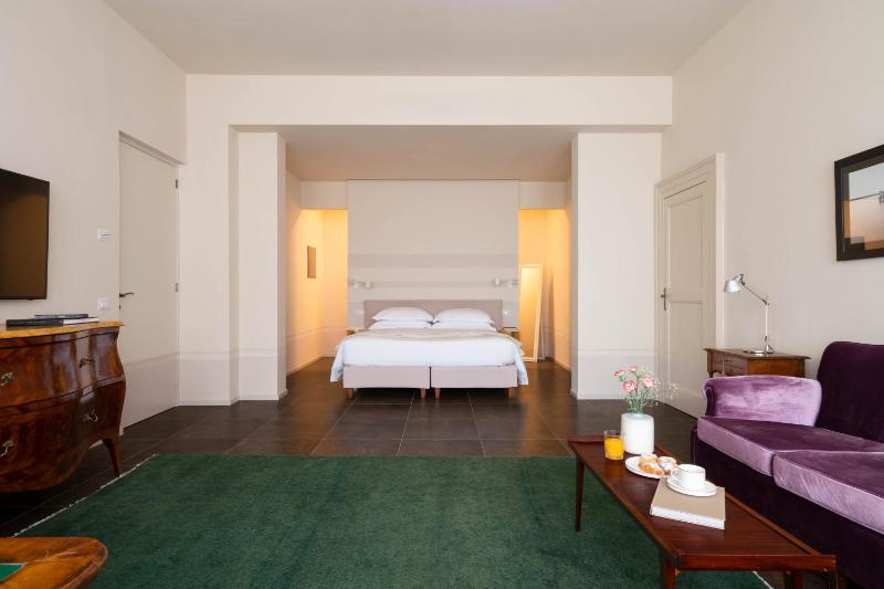 Junior Suite with Sea View image 4