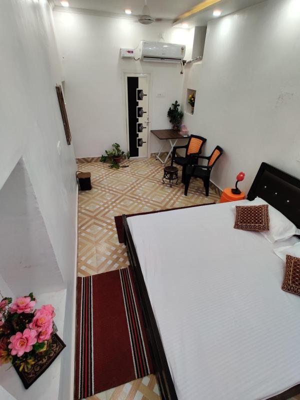 A ShivAngan Heritage Home Stay Near Ghat - image 9