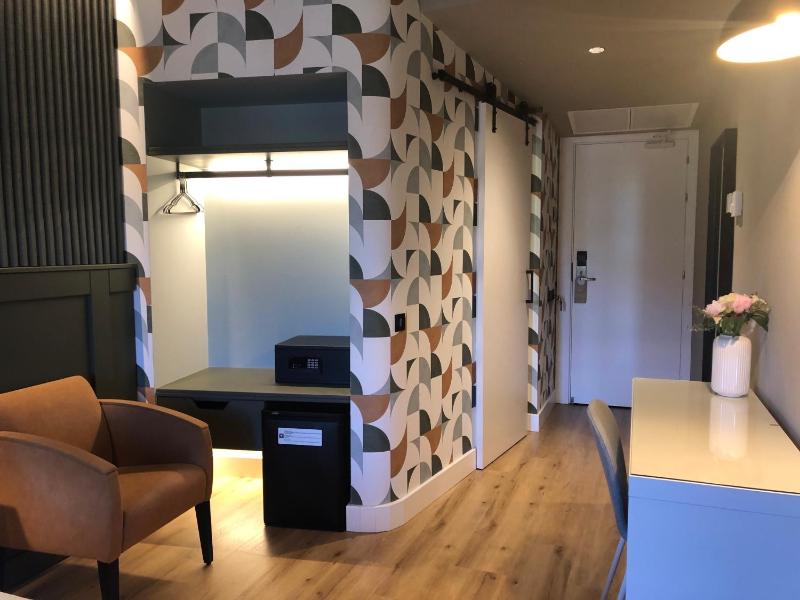 Family Room image 4