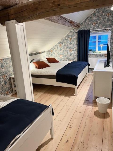 Triple Room with Private Bathroom image 2