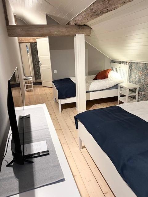 Triple Room with Private Bathroom image 3