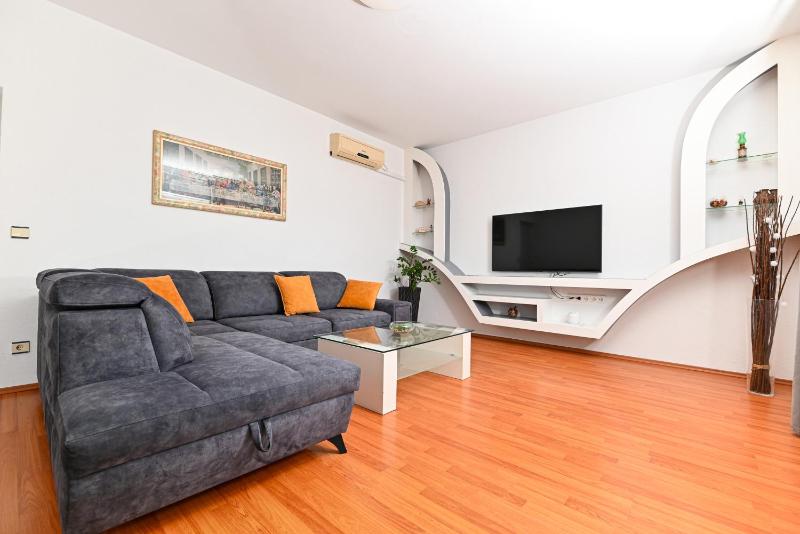 Two-Bedroom Apartment with Terrace and Sea View image 3
