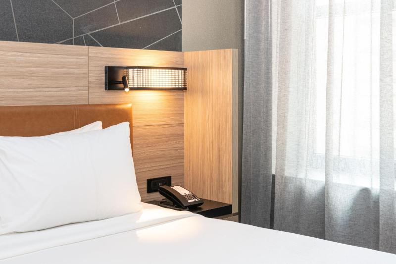 Standard King Suite image 1