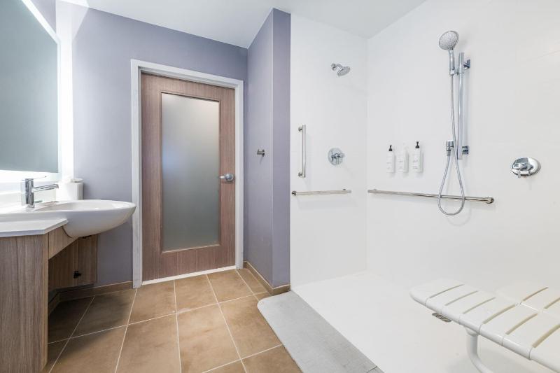 Standard King Suite image 3