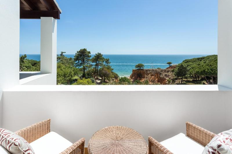 Deluxe Twin Room with Ocean View   image 4