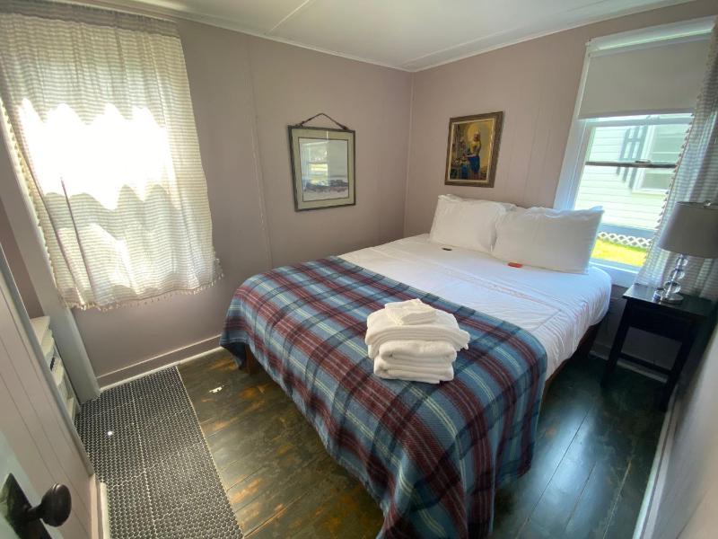 Two-Bedroom Cottage image 3