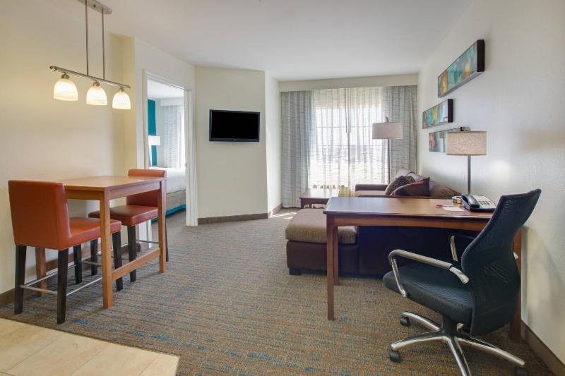 Two-Bedroom Queen Suite image 1