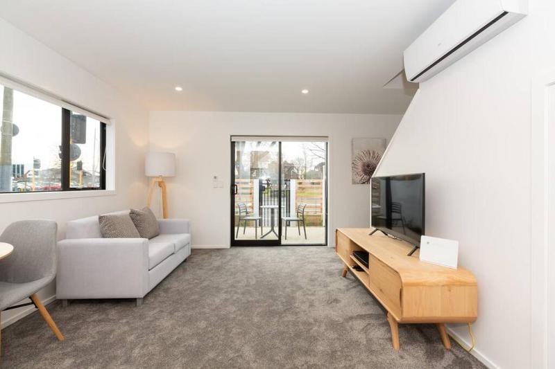 Exceptional Value For Money Sunny Warm 5 Mins CBD - image 6