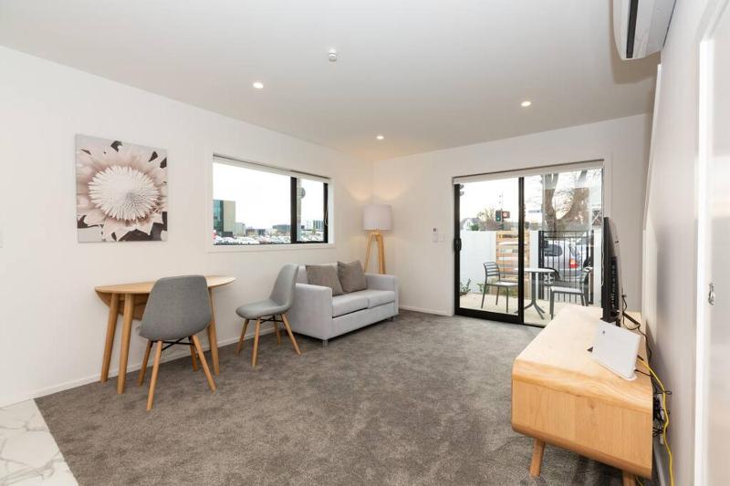 Exceptional Value For Money Sunny Warm 5 Mins CBD - image 12
