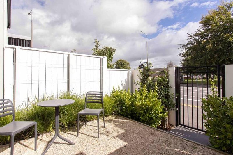 Exceptional Value For Money Sunny Warm 5 Mins CBD - image 25