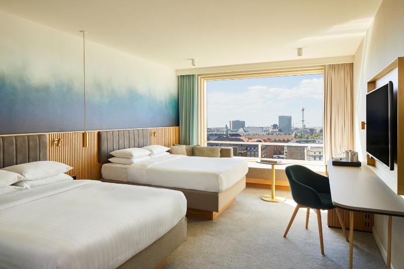 Club Twin Room, 2 Double, City View image 1