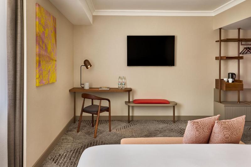 Executive Suite, 1 Bedroom Executive Suite, 1 King image 4