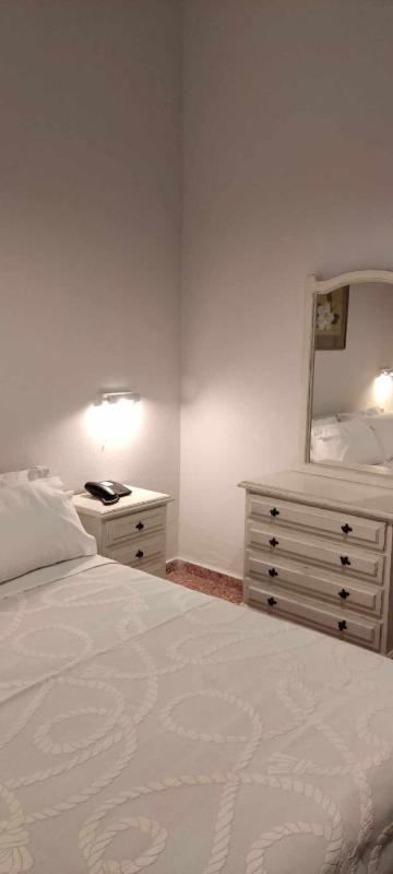 Budget Double Room image 4