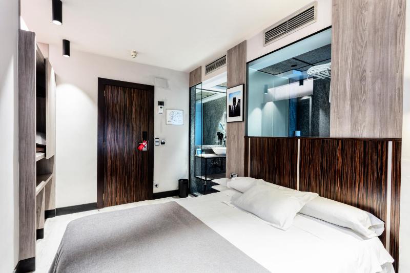 Double Room image 1