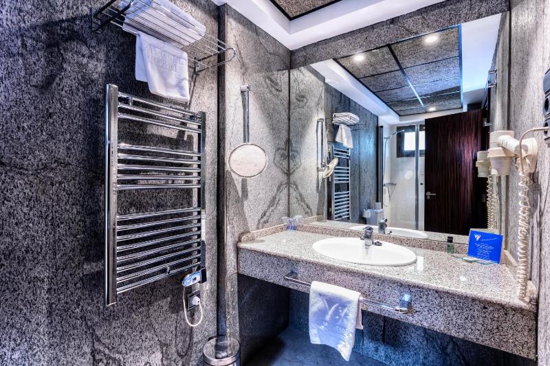 Single Room image 4