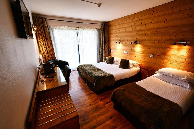 Triple Room with Balcony image 3