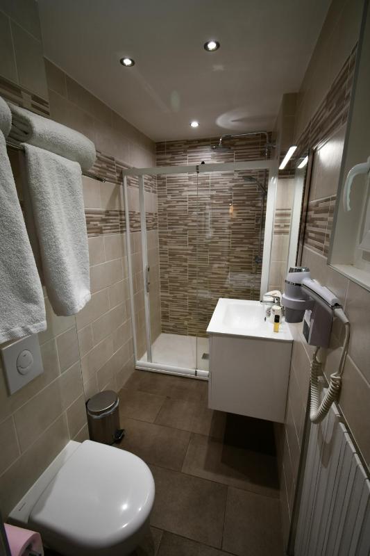 Superior Twin Room image 4