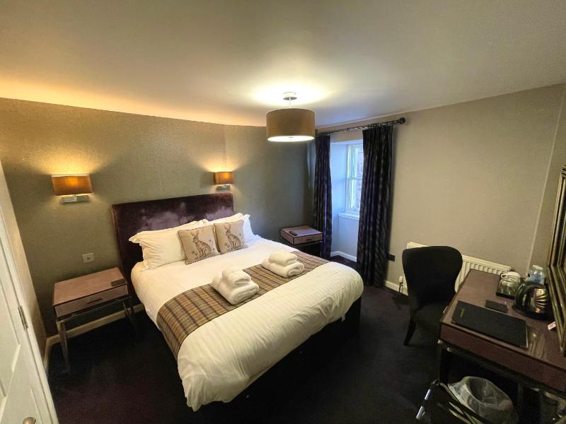 Double or Twin Room with Partial Sea View image 1