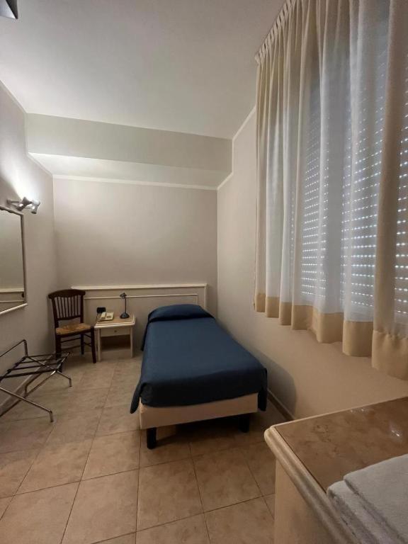 Basic Single Room image 1