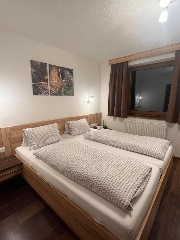Standard Double Room image 3