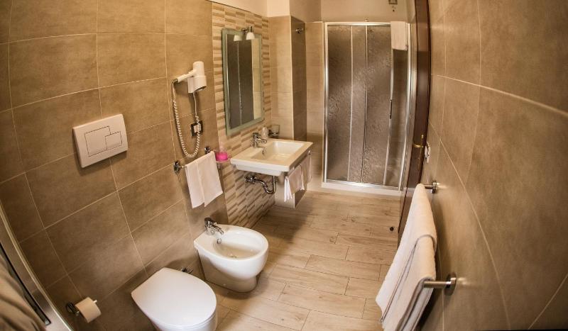 Superior Double Room image 3