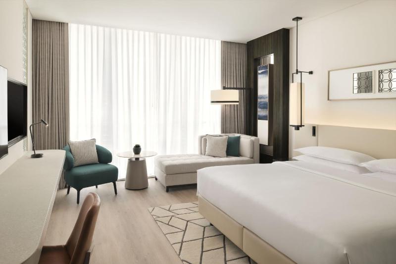 Deluxe Room, Guest room, King image 4